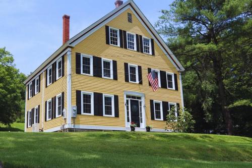 East Swanzey House | Hillside Haven: Luxe Farm Escape - 5BR-2 King Beds