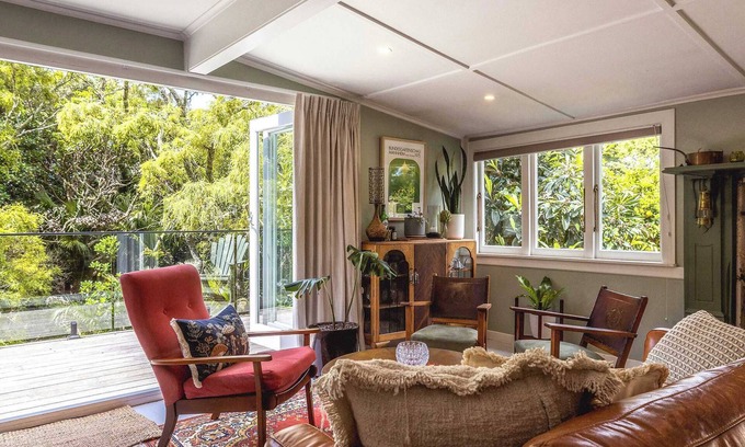 Ostend House | Hillside Hideaway - Our Island