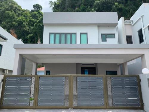 Hulu Kinta House | Hillside House, Ipoh Garden, Max 9 pax, Hillview, No parties & events, No pets