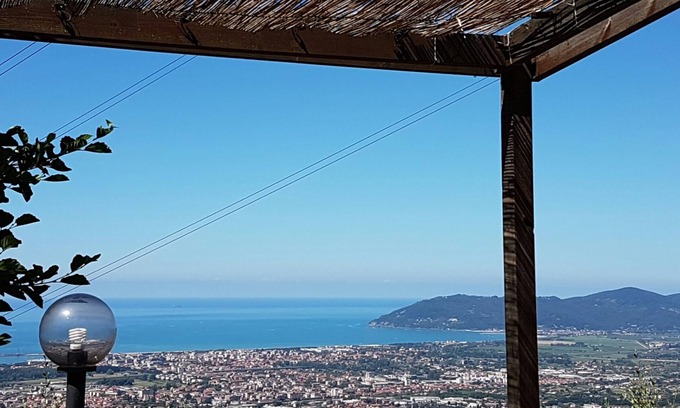 Carrara House | Hillside house with sea view