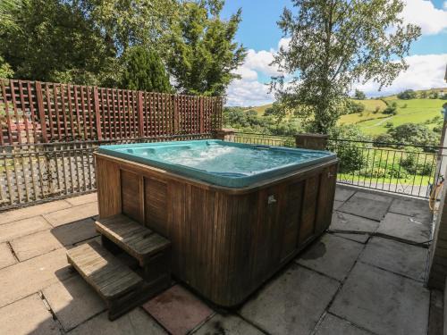 Tirabad House | Hillside Lodge