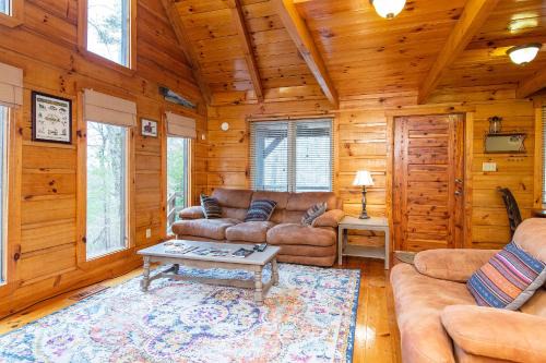Campton House | Hillside Loft Cabin