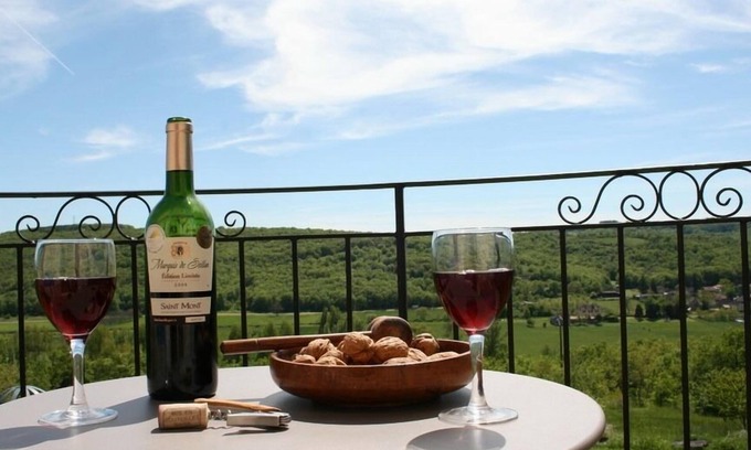 Le Lardin-Saint-Lazare House | Hillside Park Dordogne