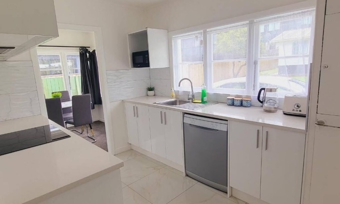 Otahuhu House | Hillside Road -Auckland city near Sylvia park mall