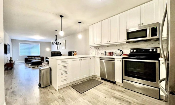 Trenton House | HILLSIDE VILLE - MINUTES AWAY FROM SANDBANK, BATAWA SKI HILL