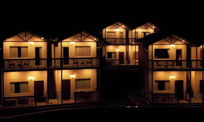 Lansdowne Hotel | Hilltop Haven Hotel And Resort