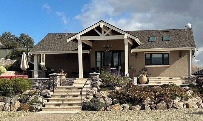 Mount Hamilton House | Hilltop Haven in secluded Valley - pet friendly