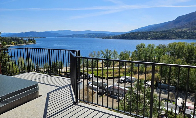 Lee Creek House | Hilltop Haven - Stunning View