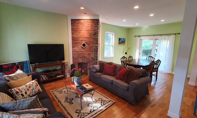 Takoma Park House | Hilltop Hide-away, close to everything!