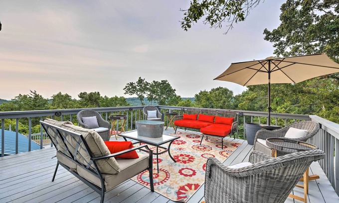 Branson House | 'Hilltop Hideaway' Branson Home w/Trampoline!