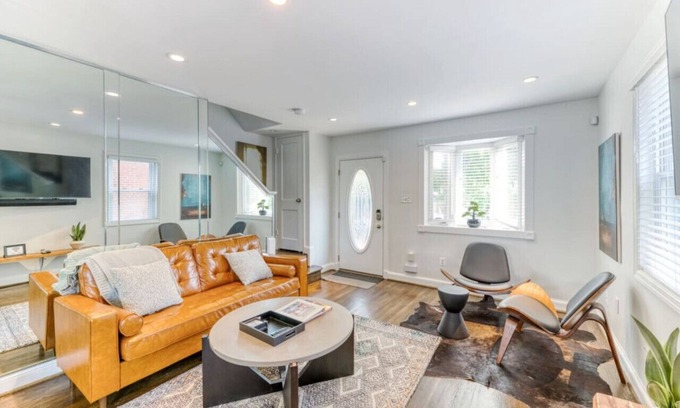 Southeast House | Hilltop Hideaway in DC