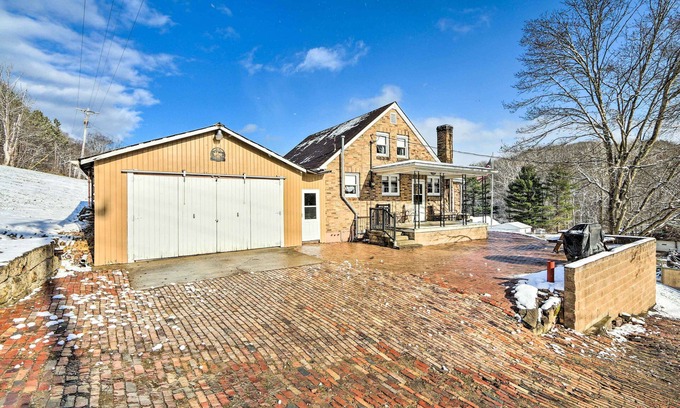 Carbon Hill House | Hilltop Home w/Grill, In Wayne Nat'l Forest