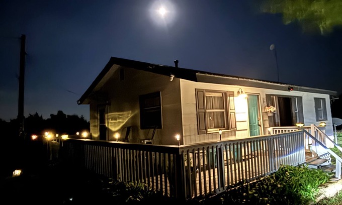 Payne County House | Hilltop Stargazer = OSU Stilly casino Golf sunsets & No dirt rds + a Big yard!