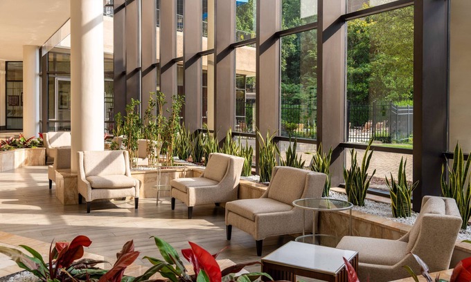 Alexandria West Hotel | Hilton Alexandria Mark Center