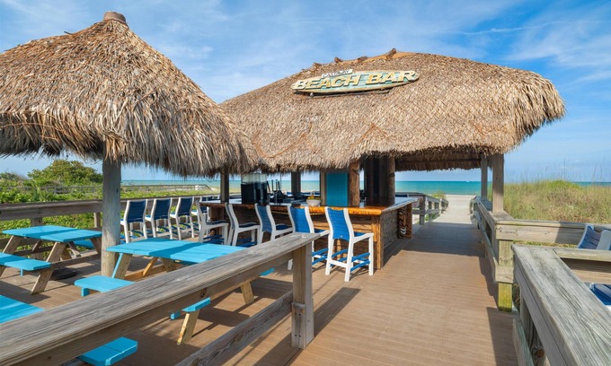 Cocoa Beach Hotel | Hilton Cocoa Beach Oceanfront