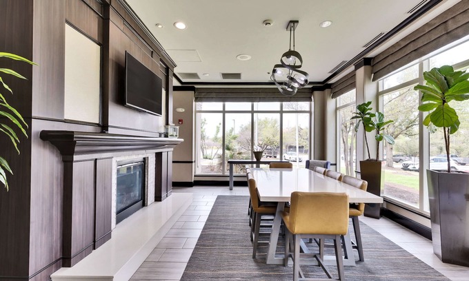 Mesa Park Hotel | Hilton Garden Inn Austin NW - Arboretum