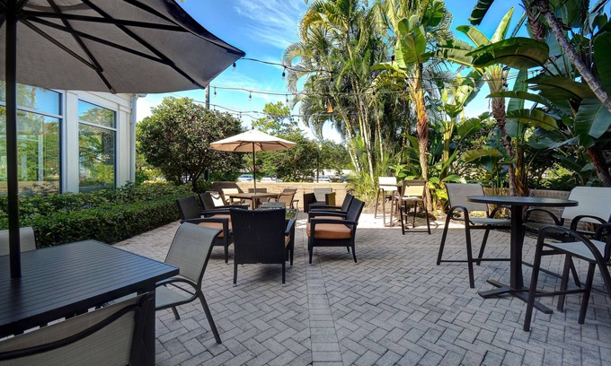Villas Hotel | Hilton Garden Inn Ft Myers