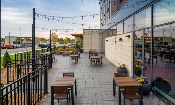 Brookfield Hotel | Hilton Garden Inn Milwaukee Brookfield Conference Center, WI