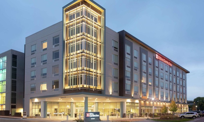 Aksarben - Elmwood Park Hotel | Hilton Garden Inn Omaha Aksarben Village