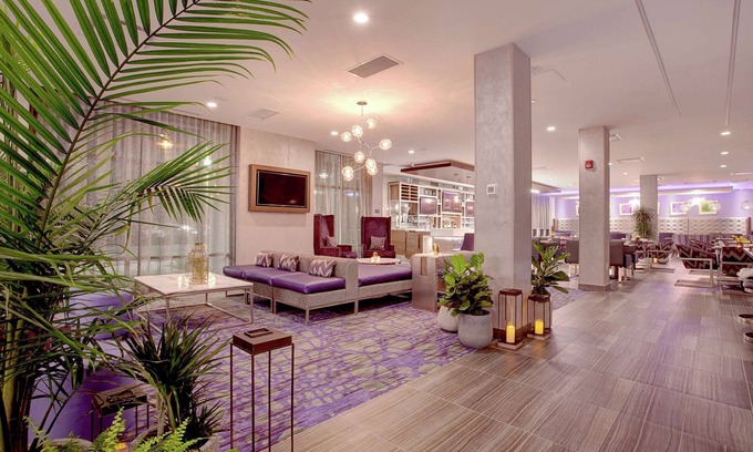 Steeles Industrial Hotel | Hilton Garden Inn Toronto Brampton West