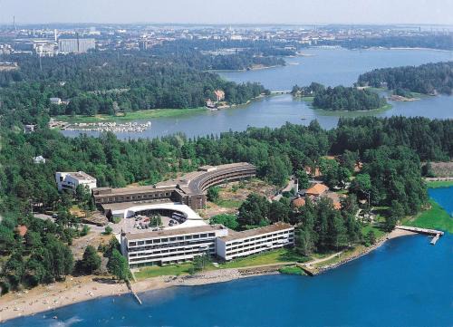 Lantinen District Hotel | Hilton Helsinki Kalastajatorppa