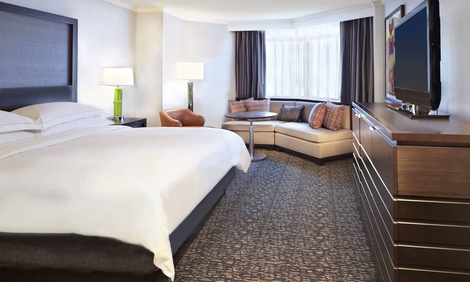 South Loop Hotel | Hilton Minneapolis-St. Paul Airport