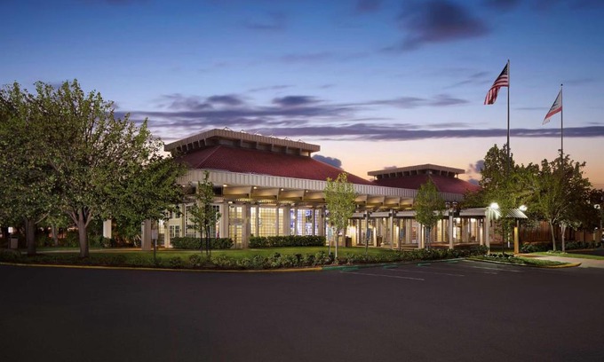 Oakland Hotel | Hilton Oakland Airport