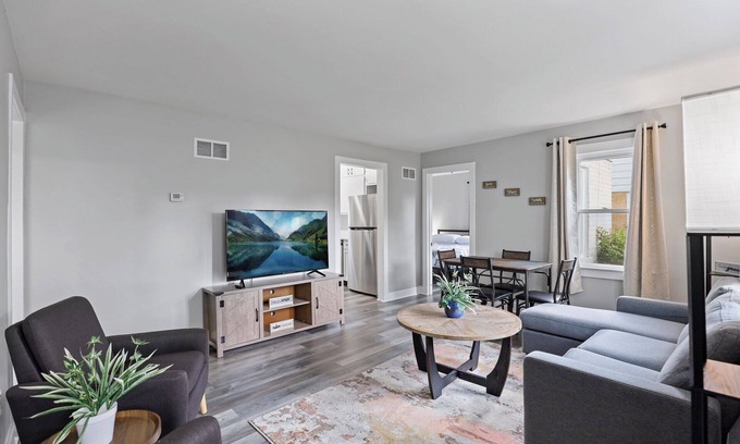 Fullersburg House | Hinsdale Hideaway, Pet Friendly
