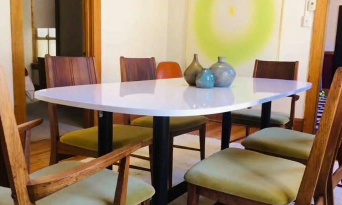Rockford Apartment | Hip-N-Colorful Prospect Near Swedish American Hospital Hello Nurses/Doctors