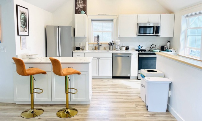 Brunswick Apartment | Hip-torical Hip-Historical Unique unit 2 min walk to Bowdoin & Main St.