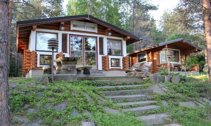 Karijoki Resort | Hirsimökki ja makuuaitta