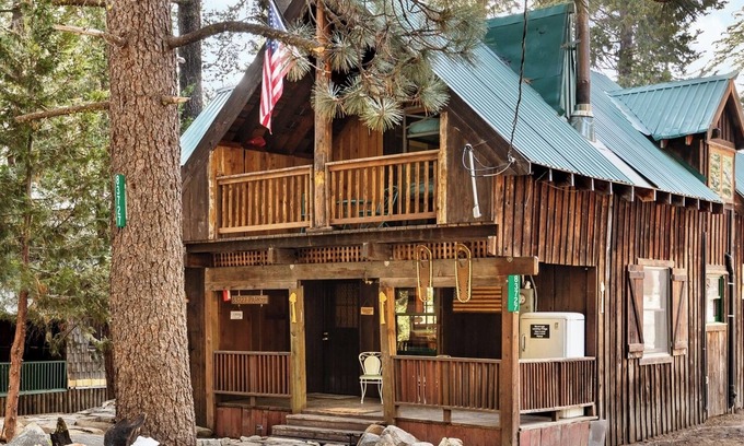 Wilsonia Cabin | Historic Cabin inside Kings Canyon National Park