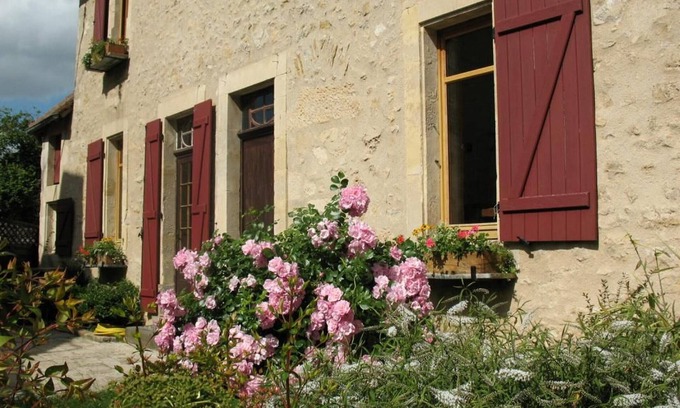 Crannes-en-Champagne Cottage | Historic 15th Century Home with Fireplace, Garden, and Modern Amenities