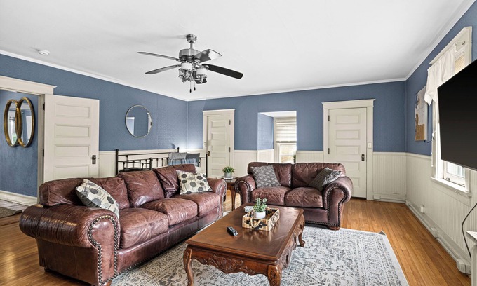 Duluth House | Historic 1200sqft Luxury Ballroom Suite
