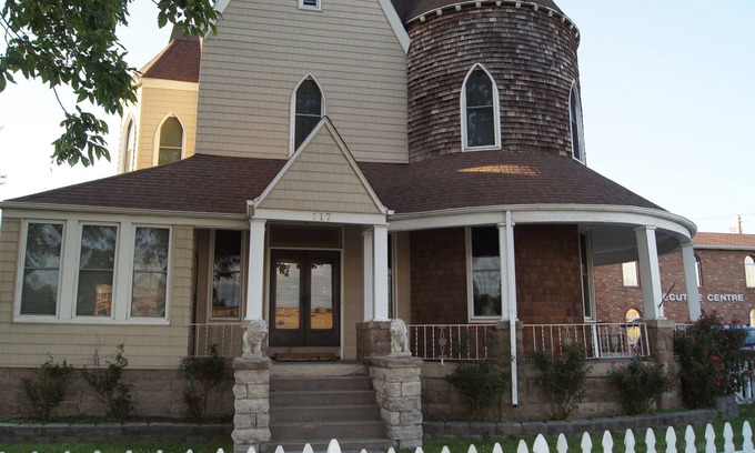 Sedalia House | Historic 130 Year Old near downtown Sedalia - great for families or groups