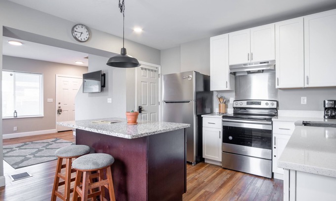 Columbus Apartment | Historic 2 Bedroom Luxury Home