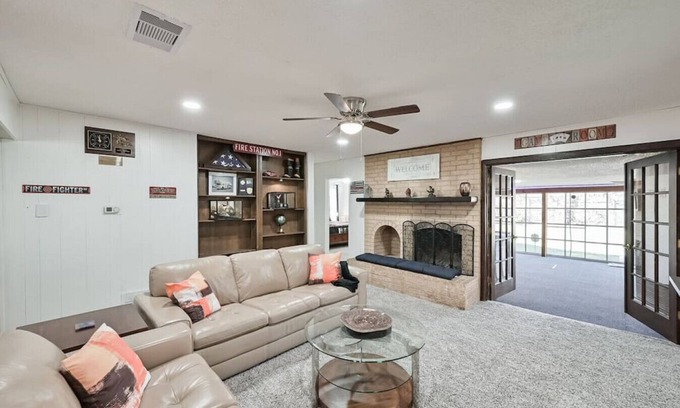 Ederville House | Historic 3 Bedroom Home in Heart DFW w/Gameroom+
