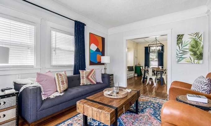 South Hyde Park House | Historic 4BR 2.5BA (5 Bed) Home: Near Parks, Museum & Country Club Plaza
