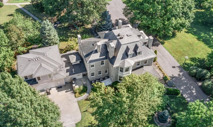 Independence House | Historic 9 BR/10 bath with putting green/splash pad