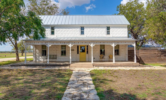 Fredericksburg House | Historic and Luxury Farmhouse on 290 Wine Corridor