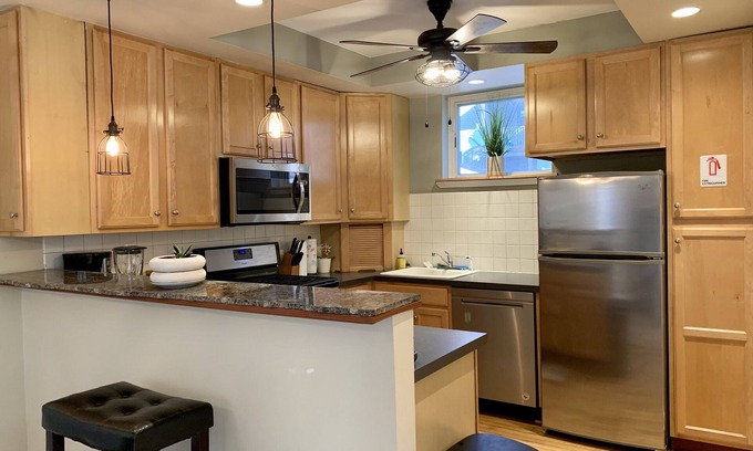 Edgewater House | Historic Andersonville Coach House.