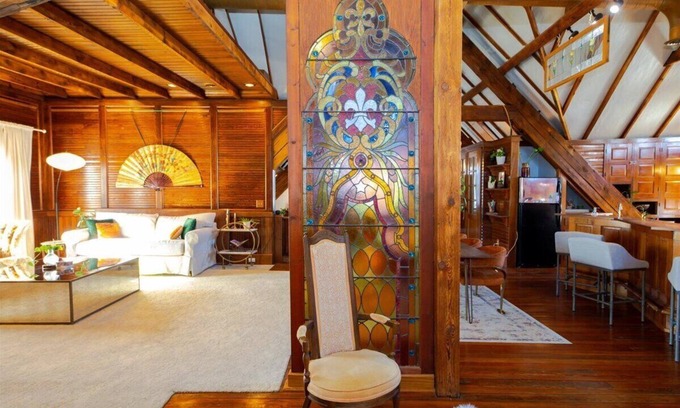 Lindenwald Apartment | Historic Carriage House: Unique Stay in the Heart of Hamilton