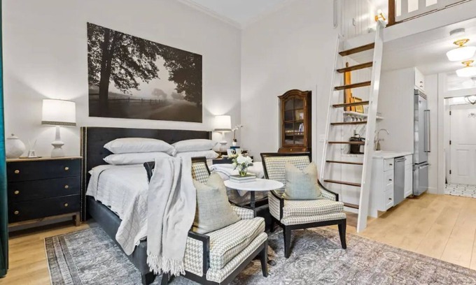 Riverton House | Historic Carriage House