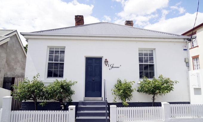 Launceston CBD House | Historic Central Launceston Getaway: 5 mins from Charles St. Cafe's