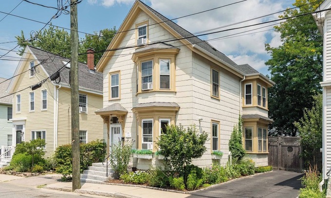 Portsmouth House | Historic Charm, Modern Comfort