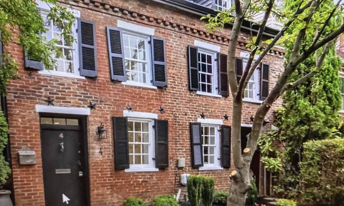 Southwest House | Historic Charm with modern luxury- Renovated 1790s home 1 block from Potomac!