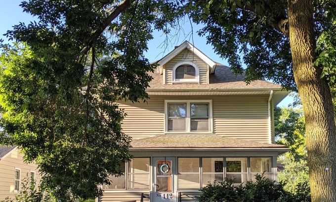 West Chicago House | Historic charm★Family friendly★Walk to Metra★Patio