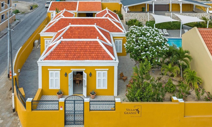 Koralengebied House | Historic City Villa Curaçao with Pool & Garden