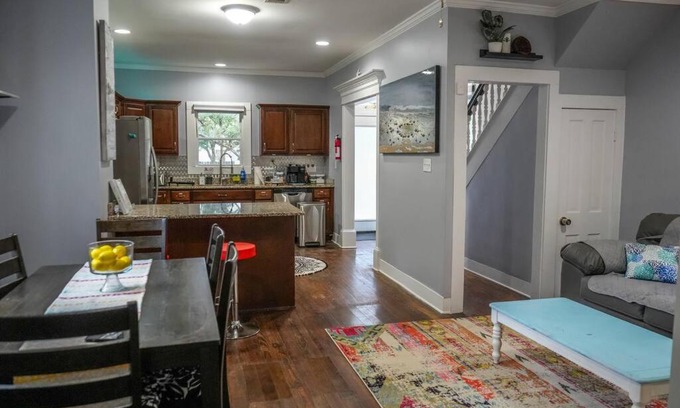 Norfolk House | Historic Coastal Haven- Pet Friendly Fast Wi-Fi