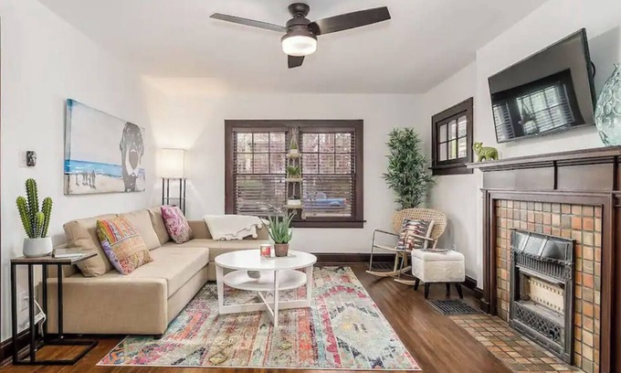Victorian Village Condo | Historic Condo Downtown Victorian Village , Walk to Short North, OSU, Nationwide